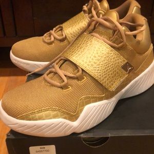 Jordan Mens basketball sneakers Metallic Gold size 11.5